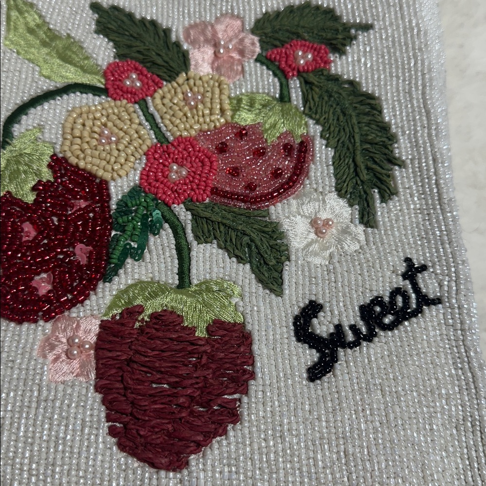 Made in India strawberry white beaded shoulder bag - Picture 6 of 6